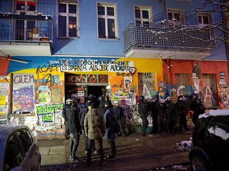 Linke,
                                linksautonom, Friedrichshain, Rigaer
                                Stra�e, Linksradikalismus,
                                Hausbesetzer-Szene