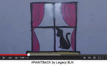 Hakenkreuz 05 wird in ein Fenster mit Katze
                      verwandelt