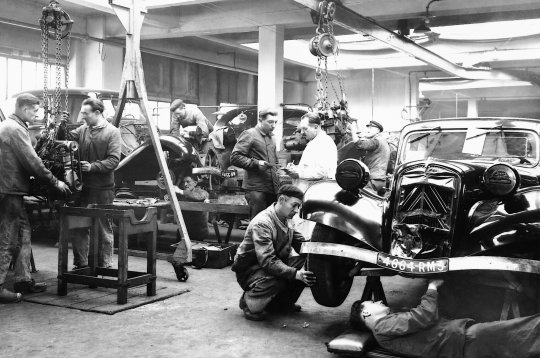 Citro�n "Traction" ist
                    beliebt bei Deutschen und bei der franz�sischen
                    Gestapo 1940-1944