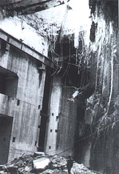 Bresst U-Boot-Bunker Bombenschaden
              1944