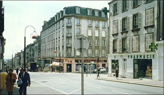 Brest, Rue Jean Jaur�s rekonstruiert,
              nur der Baum fehlt, 2007