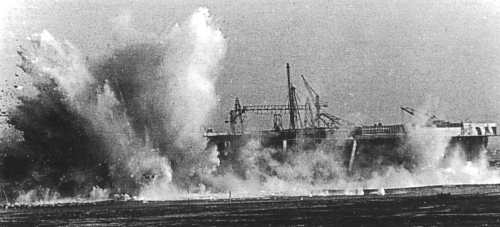 Lorient,
                          Bombardements gegen die U-Boot-Bunker Keroman
                          1 bis 3 26.11.1942