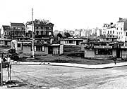Saint
                  Nazaire, provisorische Stadt in Holzbungalows
                  1945-1975