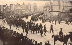 Lille in Ruinen und Kriegsgefangene 1918