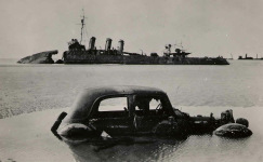 D�nkirchen, Autowrack im Wasser,
                        Zerst�½rer Adroit zerst�½rt, Juni 1940