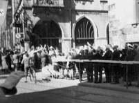 M�nster, �ffentliches Deutschlandlied mit
                        Hitlergruss, 17.6.1940