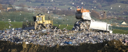 Englische
                                Müllmafia vermüllt britische Felder in
                                Südengland
