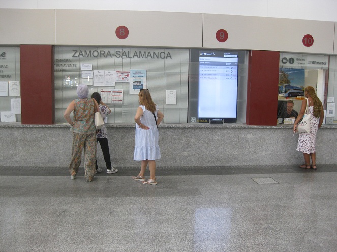Salamanca Busbahnhof
                  18.9.2025: Fast alle Schalter der Busfirmen sind
                  geschlossen 06, hier die Busfirma Zamora-Salamanca