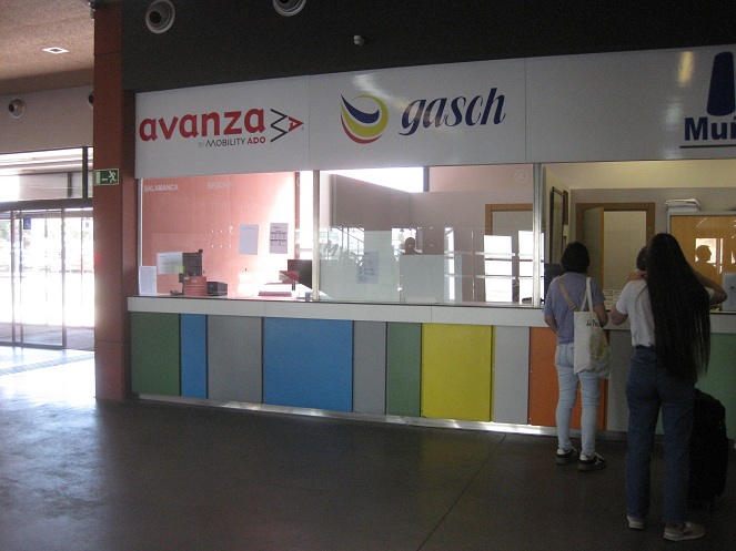 Busbahnhof von Avila 15.9.2025: An den
                  Ticketschaltern von Avanza+Gasch ist niemand da