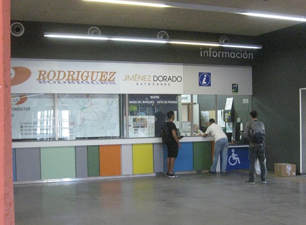 Busbahnhof von Avila 15.9.2025: Die
                  Ticketschalter von Rodriguez und J�menez Dorado sind
                  geschlossen
