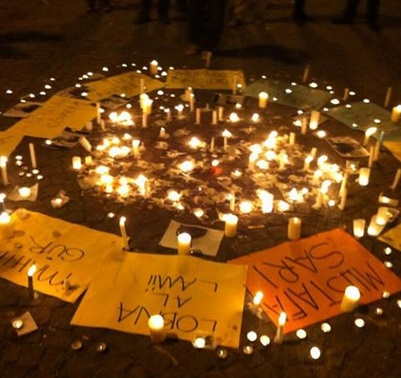 15. Juni 2013: Kerzen fr
                        das Gedenken an die bisherigen Todesopfer in der
                        Dauerschlacht um den Erhalt des Gezi-Parks