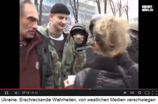 Der
                      Schwarze Block blockiert die prorussische
                      Demonstration in Nazi-Kiew, 5.4.2014 ca.
