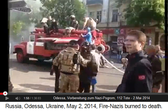 Die
                    Versammlung am Feuerwehrauto 04, der Agent
                    instruiert ein paar ukrainische Nazi-Schl�ger