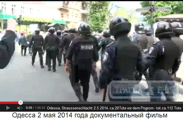 Zivilpolizei �berquert eine Strasse 02