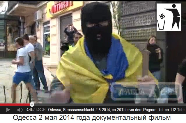Ein
                        Nazi-F�hrer hat sich in eine ukrainische Fahne
                        gewickelt, mit schwarzer Sturmm�tze und Kn�ppel