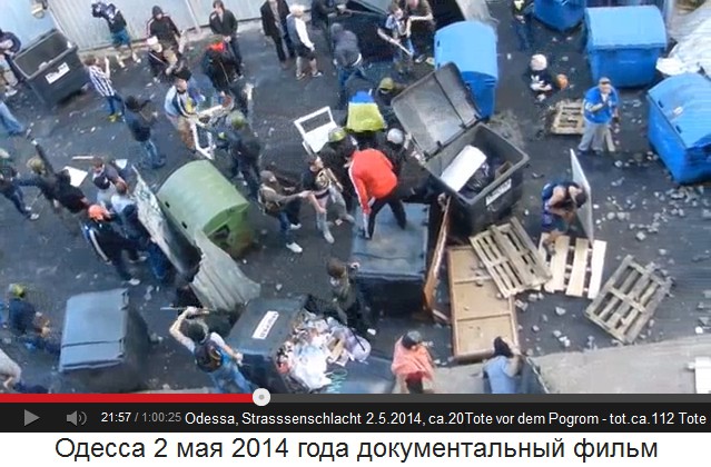 Die ukrainischen Schl�ger-Nazis sind
                        dicht am Polizeiriegel dran