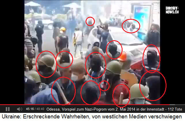 Pogrom in Odessa vom 2.5.2014, Rechter
                        Sektor mit Schl�gertypen mit Baseballschl�ger