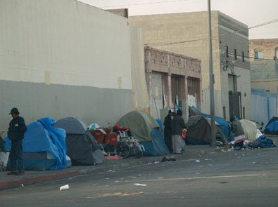 Epidemische Armut in den
                            "USA": Wilde Zelte von Obdachlosen
                            in Los Angeles