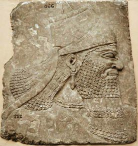 Assyriens Imperator
                          Assurbanipal, der Ägypten bis Theben besetzen
                          liess. Profil.
