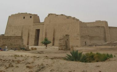 Der Tempel in Medinet Habu, gebaut
                                unter Ramses III.