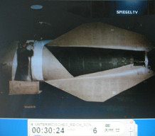Kohnstein 33: Arbeit an
                          einem Raketenflügel