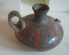 Inka-Kultur, kleines Ölkännchen mit
                        geometrischen Mustern
