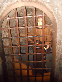 Inquisition im Vizekönigreich Peru in
                          Lima: Haft in einer dunklen Minizelle