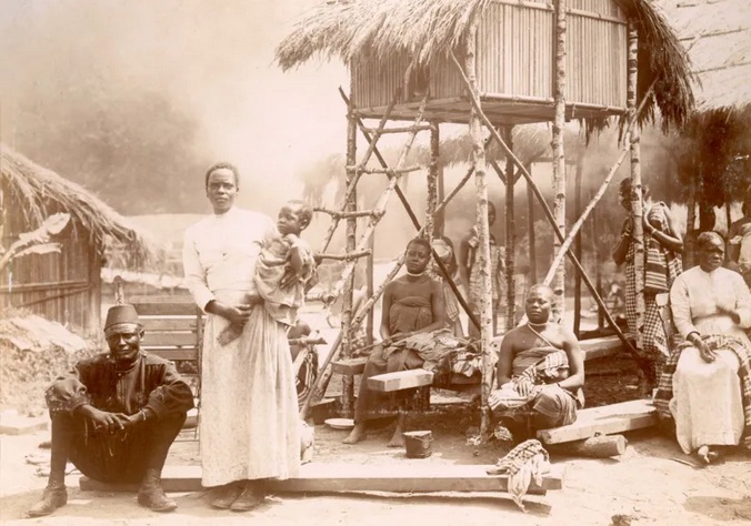Belgien: Afrikaner aus dem
Kongo werden in
"christlichen" Kleidern in
einem Zoo ausgestellt, 1897 Belgien: Afrikaner aus dem Kongo
werden in "christlichen"
Kleidern in einem Zoo ausgestellt,
1897
