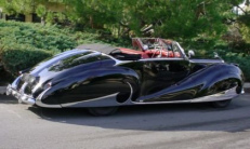 Das Vorbild:
              zum Beispiel ein Bentley Mark VI 1947,
              "amerikanischer" Lebensstil f�r Weisse