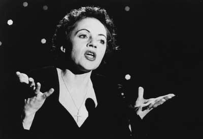 �dith Piaf, singend