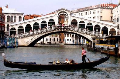 Venedig mit
                                      Brücke und Gondel