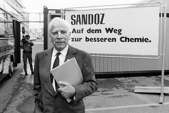 马克·莫雷，Sandoz 公司的老板，他声 称，红色染
                                      料，然后他说：“在一 个更好的化 学方式”（原
                                      来在德国发明："Auf dem Weg zur
                                      besseren Chemie"），但从
                                      未农药少中毒...