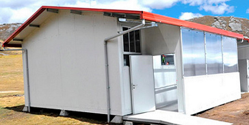 Peru: Fertighaus mit
                            W�rmed�mmung durch Vorzimmer mit
                            Sonnenfenstern