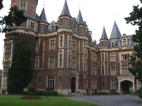 El castillo de Amerois en Bélgica es un lugar de la nobleza criminal satanista con misas satánicas con abuso de niños y con sacrificios de personas